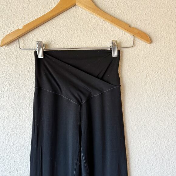 Offline by Aerie Real Me High Waisted Crossover Flare Legging Black sz S - Picture 4 of 7